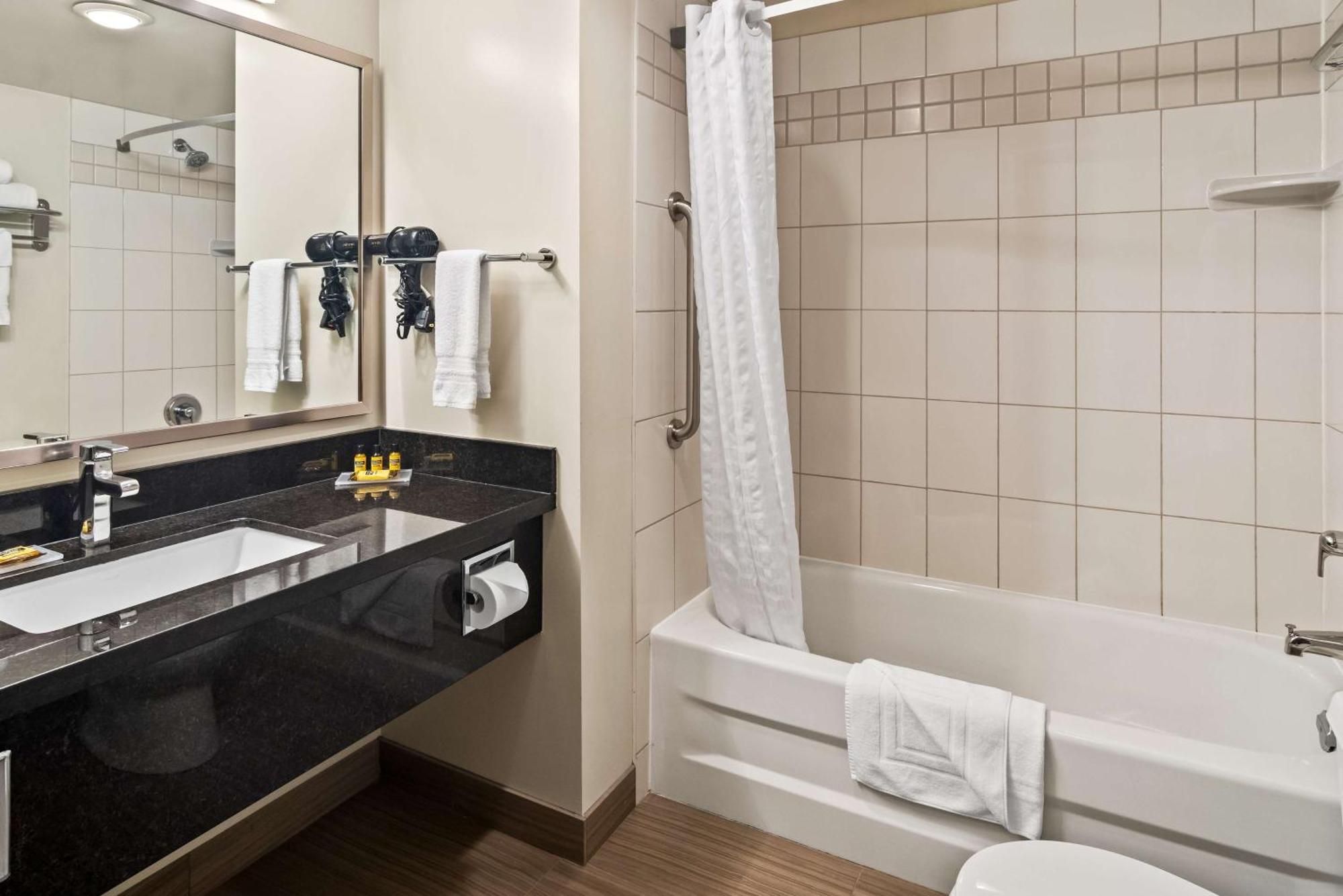 Best Western Plus Pitt Meadows Inn & Suites Exterior foto