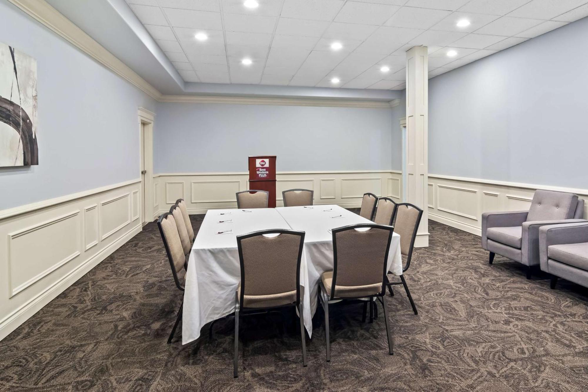 Best Western Plus Pitt Meadows Inn & Suites Exterior foto