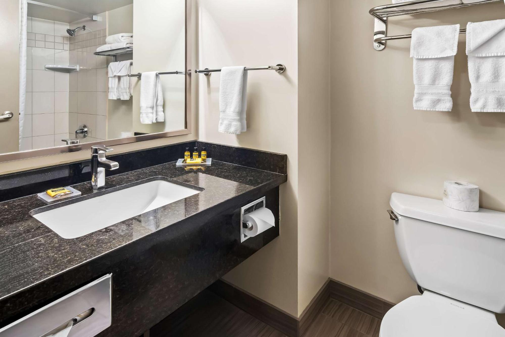 Best Western Plus Pitt Meadows Inn & Suites Exterior foto