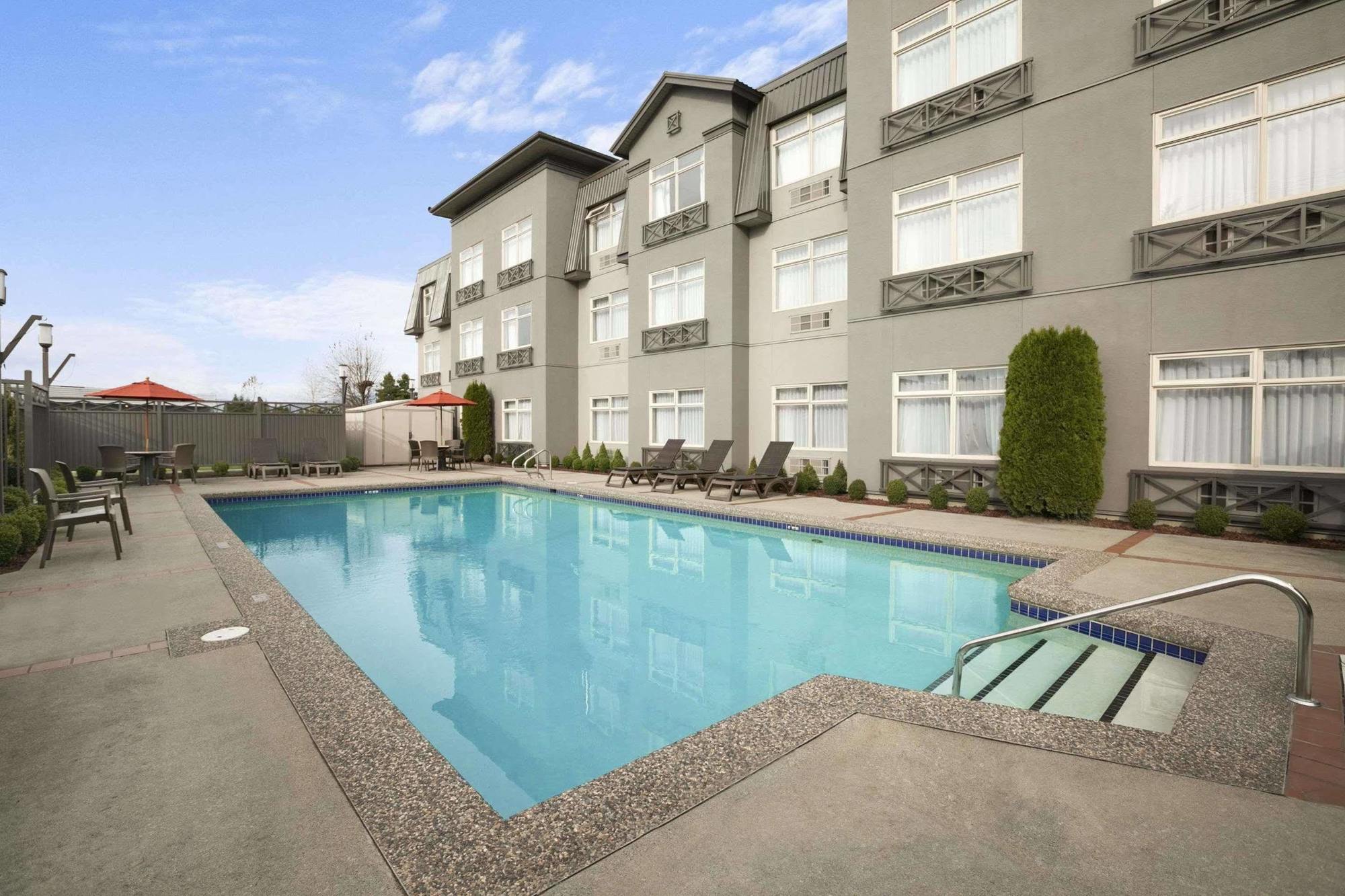 Best Western Plus Pitt Meadows Inn & Suites Exterior foto
